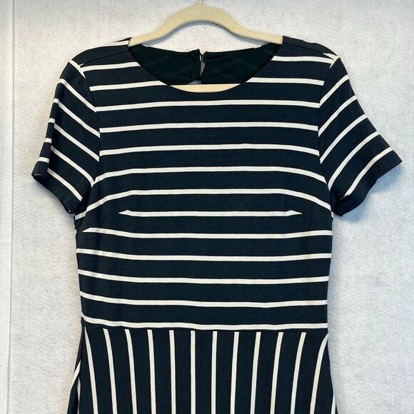 LOFT Knee Length Dress Sz 8 Blue White Striped Fit & Flare Short Sleeve Cut Out - Picture 3 of 13